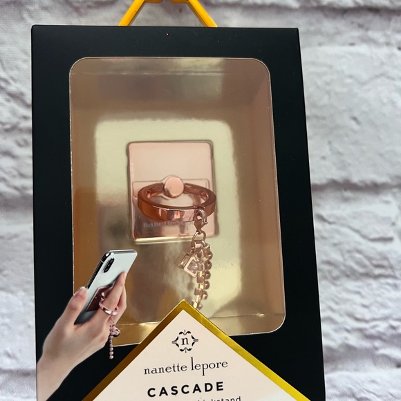 Nanette Lepore smartphone stand ring holder - Picture 4 of 5